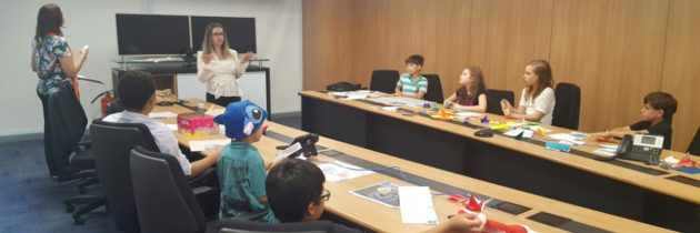 Oficina debate educação financeira e consumismo infantil em Brasília